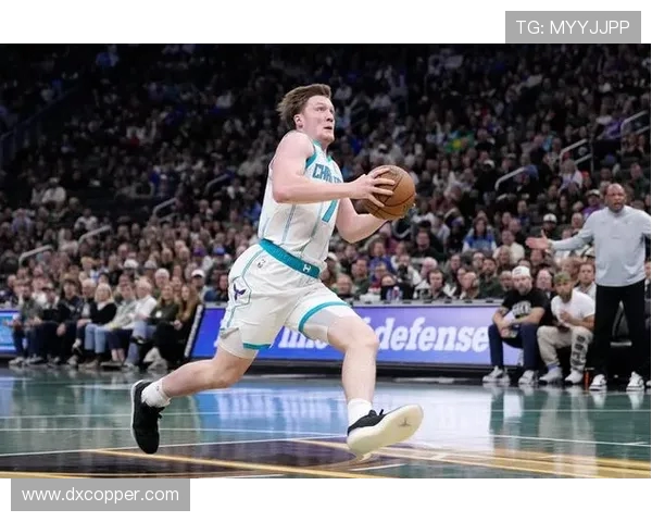 克尼佩尔称赞布克被低估中距离投篮能力尤为出众